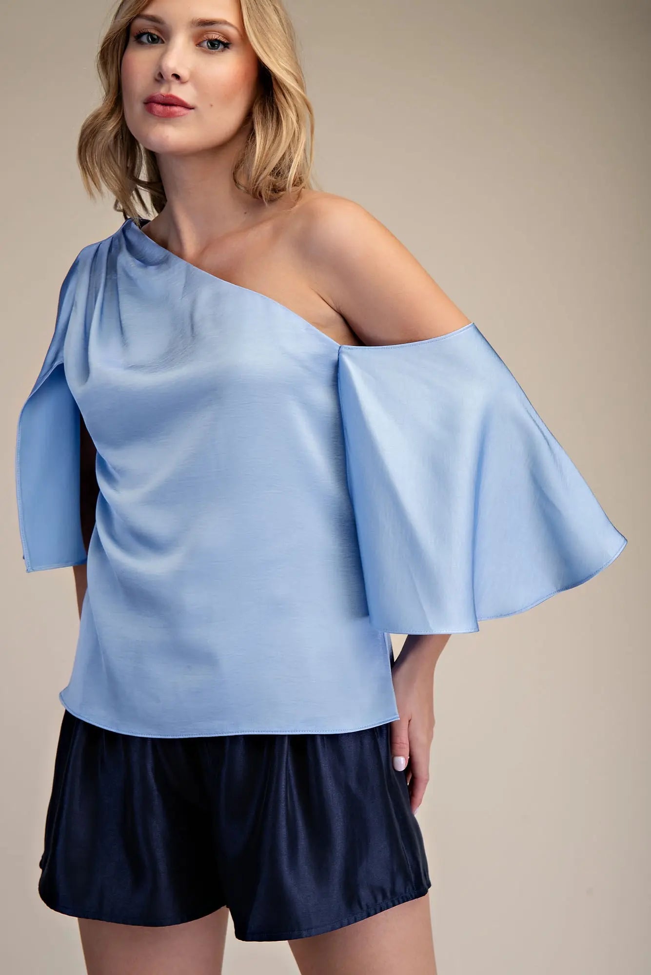 SKY SATIN ONE SHOULDER CAPE TOP