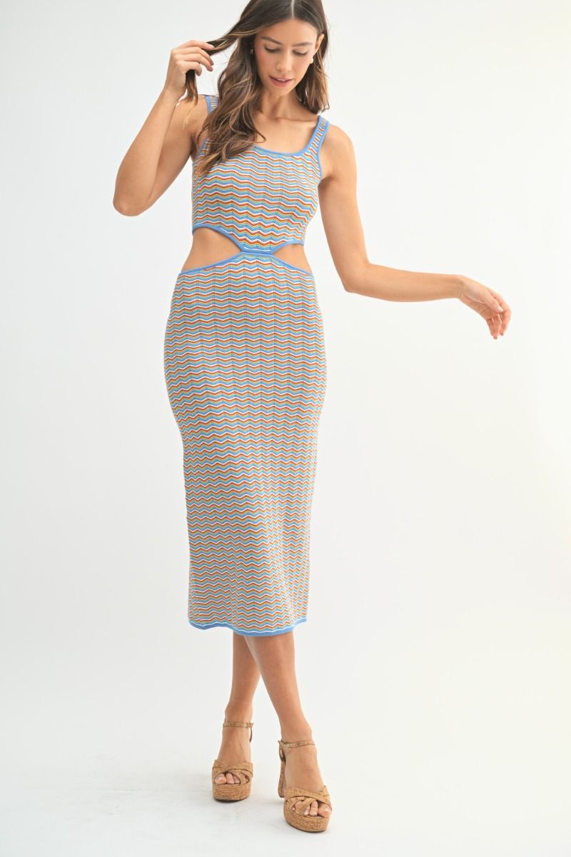 VESTIDO MIDI CON ABERTURAS EN CHEVRÓN
