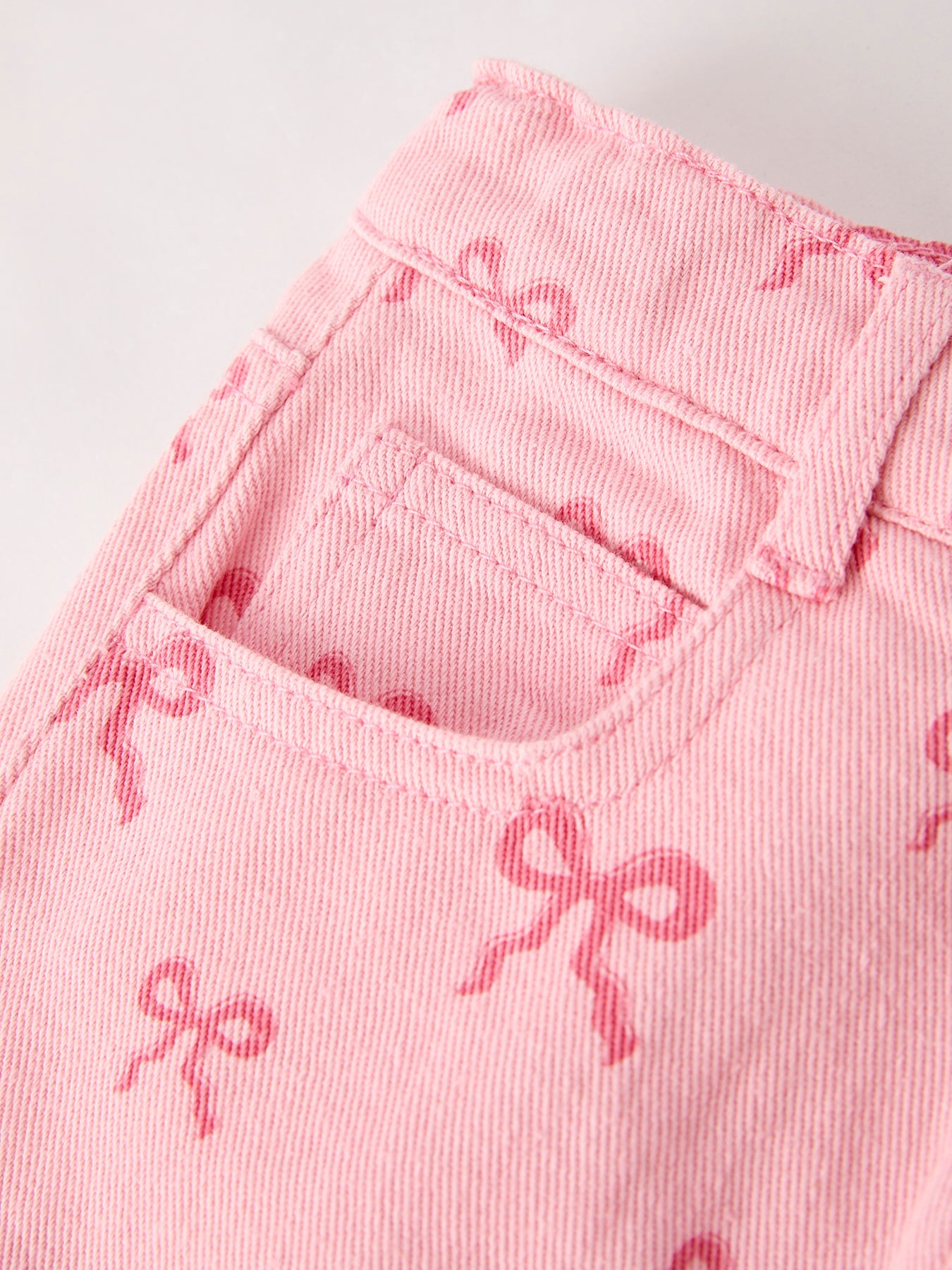 Conjunto de camiseta con letras y falda vaquera con lazo rosa para niñas