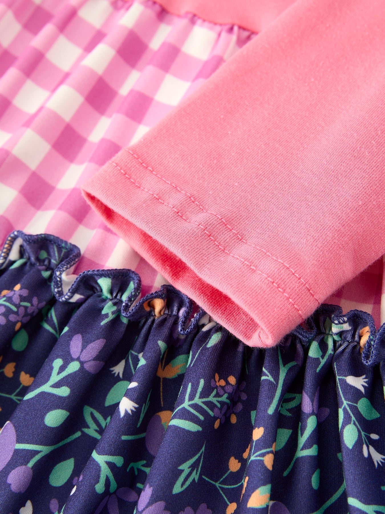 Vestido de manga larga floral y a cuadros con retazos rosas para niña