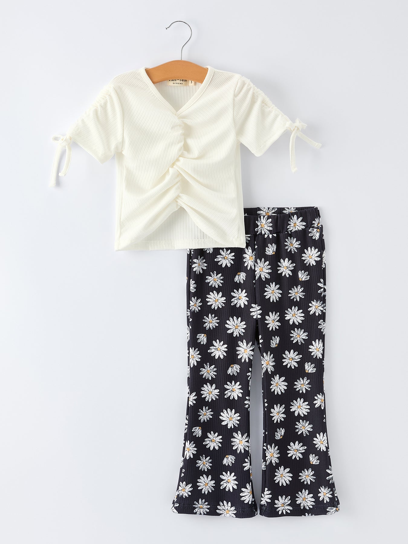 Conjunto de primavera para niña con margaritas y mangas fruncidas con lazo