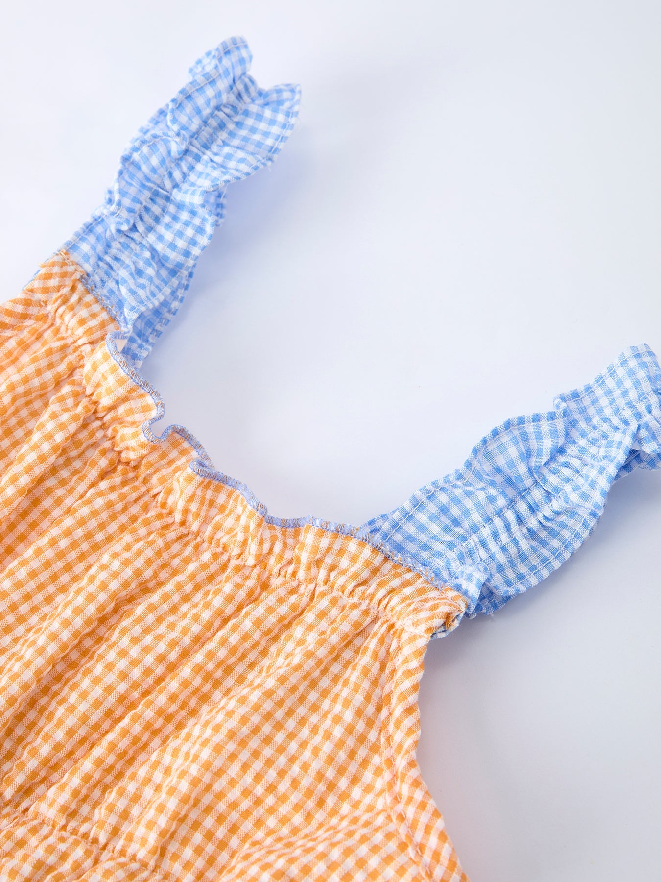 Vestido de volantes para niña con cuadros vichy en bloques de color
