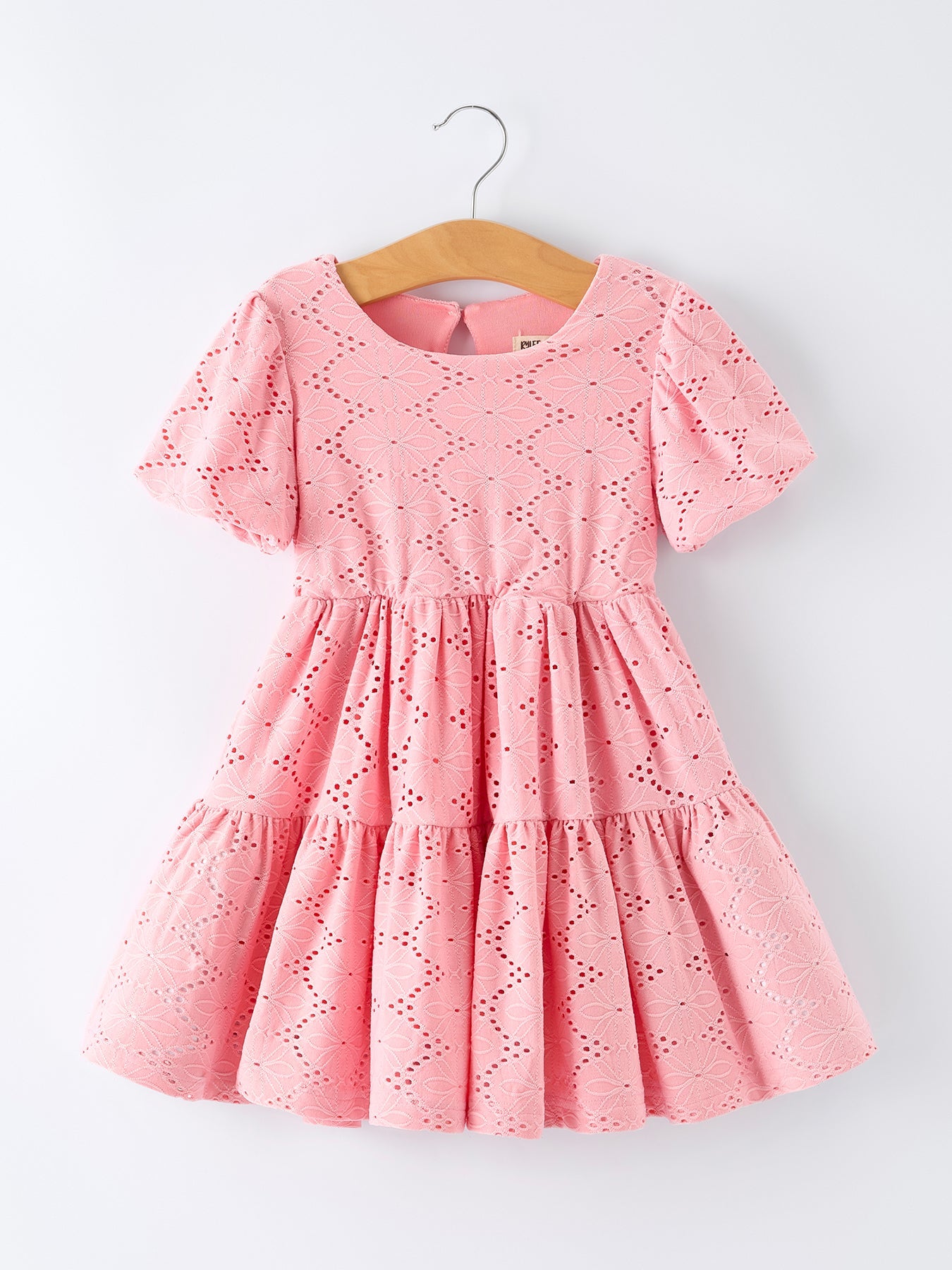 Vestido de niña rosa bordado con ojales y manga corta