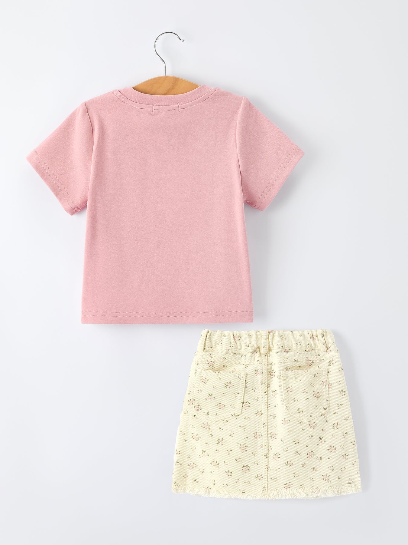 Conjunto de falda vaquera y top de manga corta con estampado de flores y letras para niña