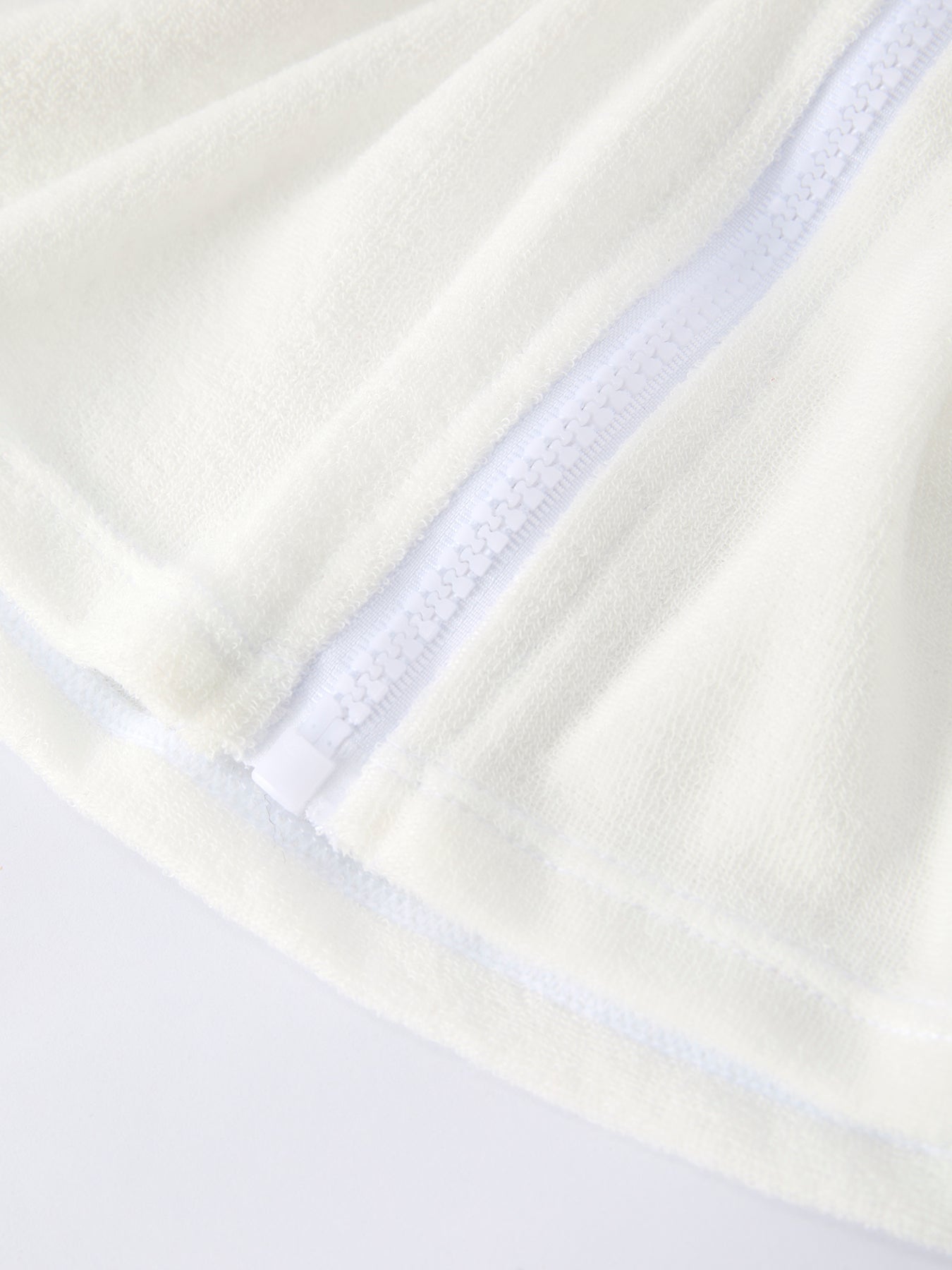 Conjunto de traje de baño de dos piezas y pareo floral negro de verano para niña
