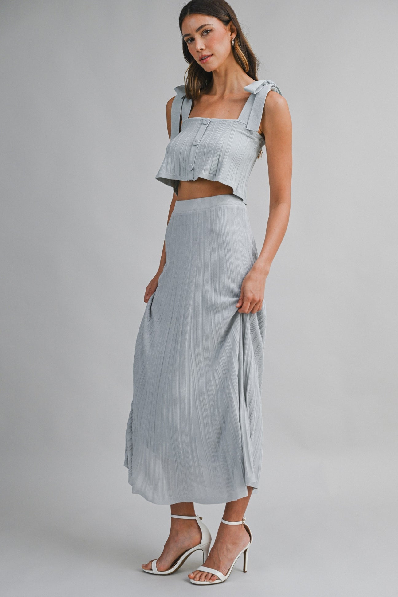CONJUNTO DE FALDA MIDI PLISADA DE PUNTO CON TOP DE TIRANTES PARA ATAR EN EL HOMBRO