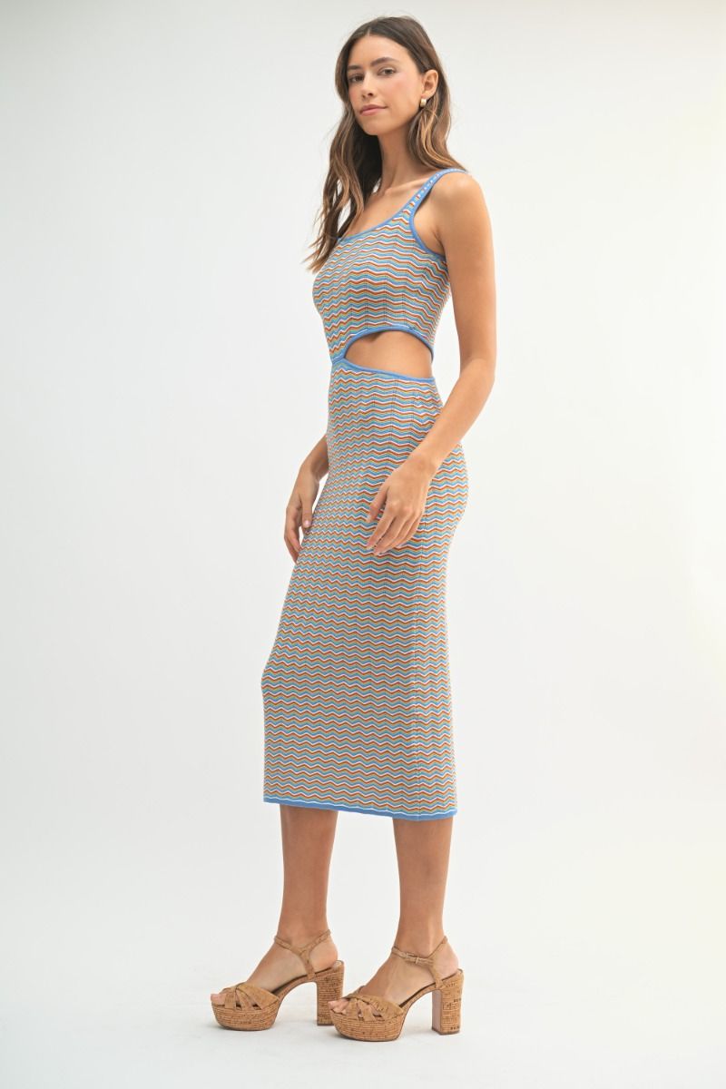 VESTIDO MIDI CON ABERTURAS EN CHEVRÓN
