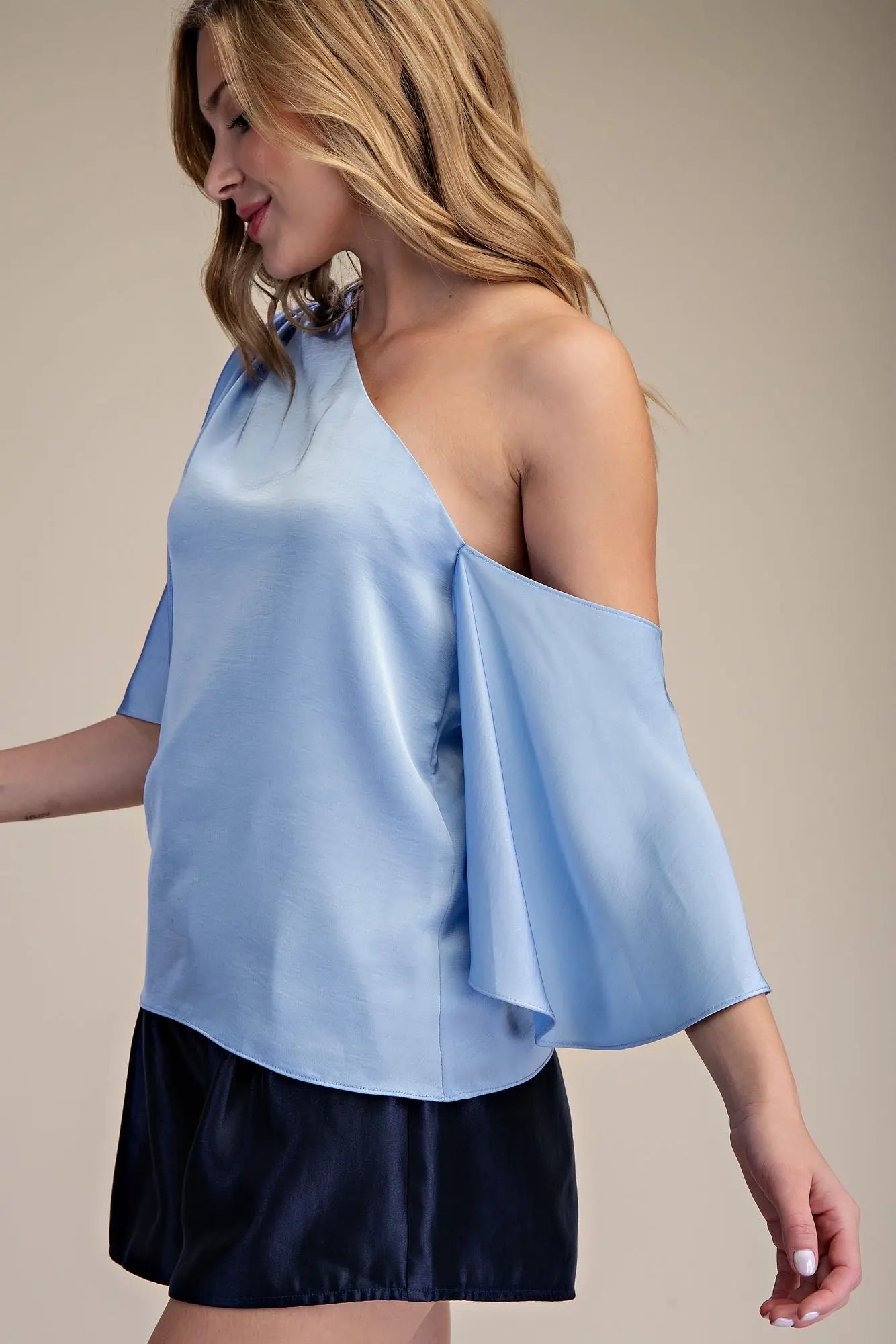 SKY SATIN ONE SHOULDER CAPE TOP