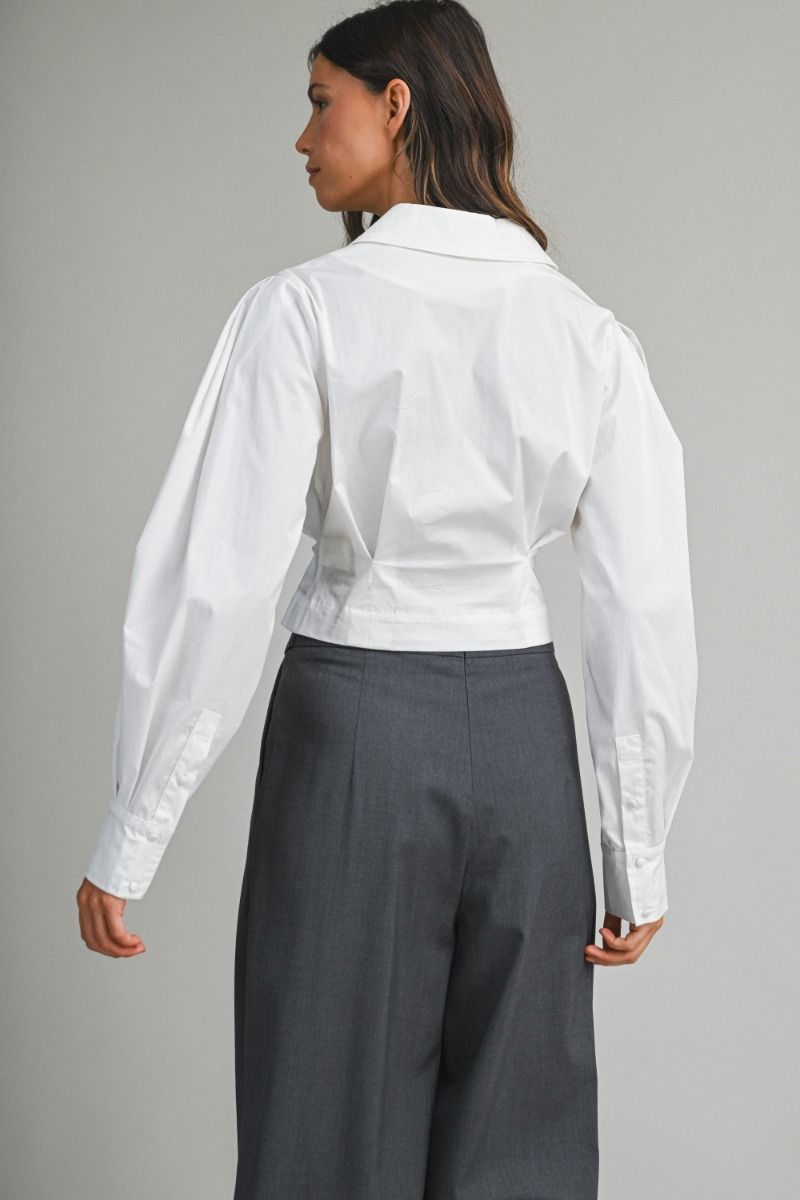 BLUSA CRUZADA CORTA ENTALLADA