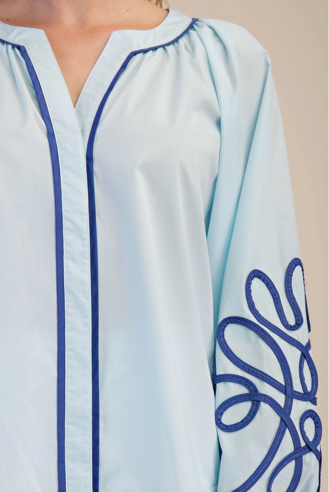 BLUSA DE MANGA FAROL BORDADA CON SOUTACHE