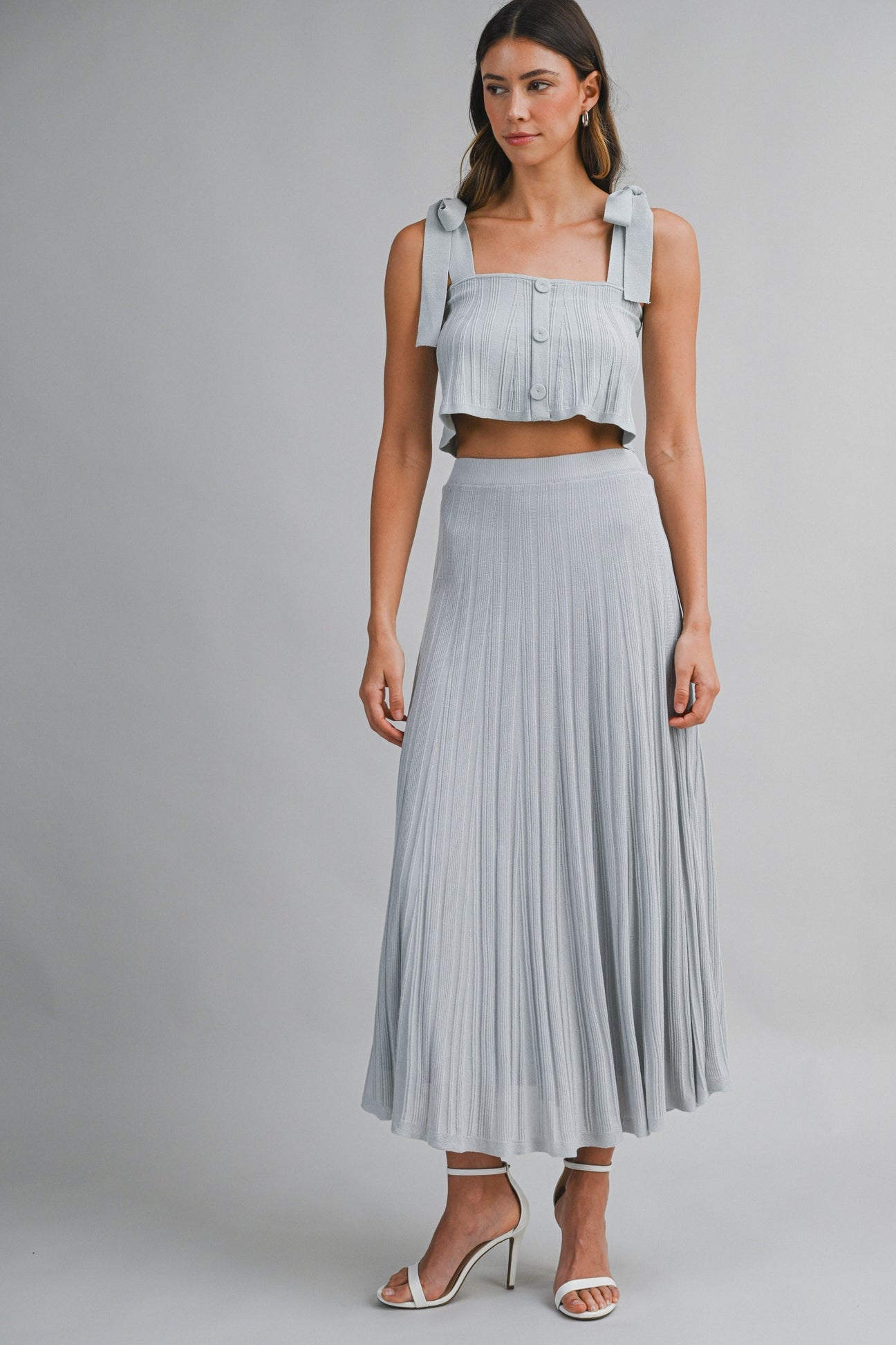 CONJUNTO DE FALDA MIDI PLISADA DE PUNTO CON TOP DE TIRANTES PARA ATAR EN EL HOMBRO
