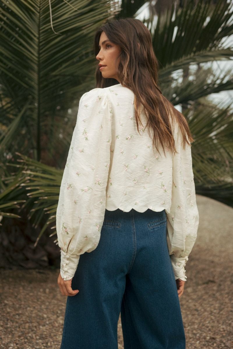 BUTTER BLOSSOM TIE-FRONT TOP