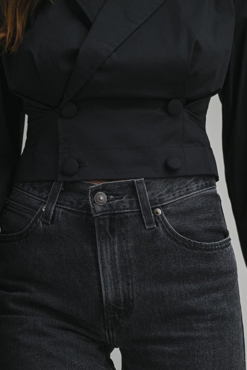 BLUSA CRUZADA CORTA ENTALLADA