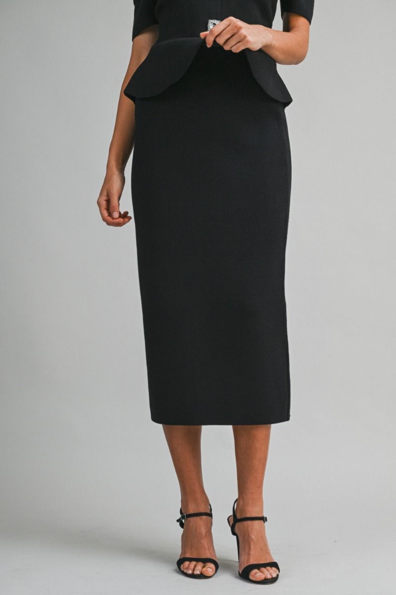 CONJUNTO MIDI PEPLUM CON HOMBROS DESCUBIERTOS