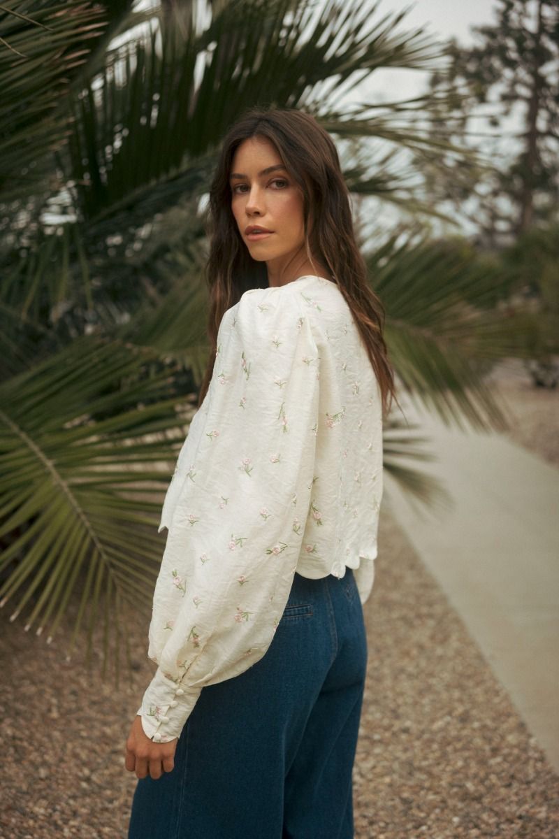 BUTTER BLOSSOM TIE-FRONT TOP