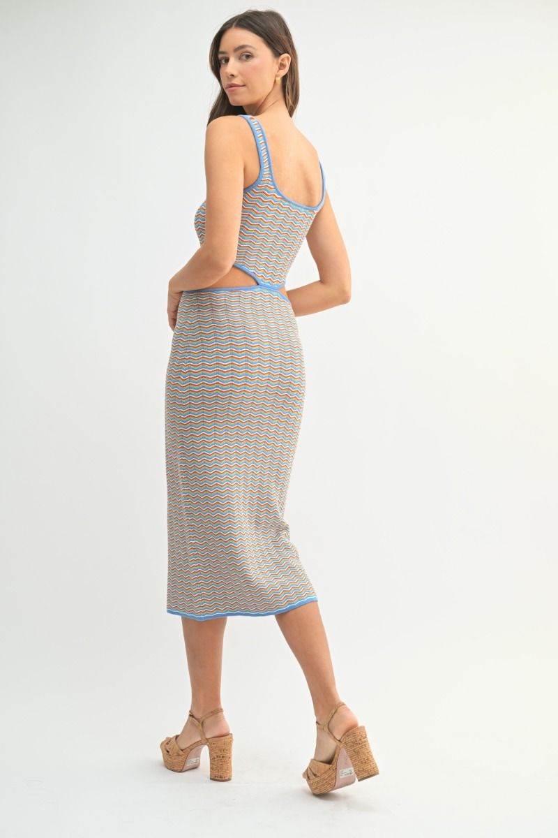 VESTIDO MIDI CON ABERTURAS EN CHEVRÓN