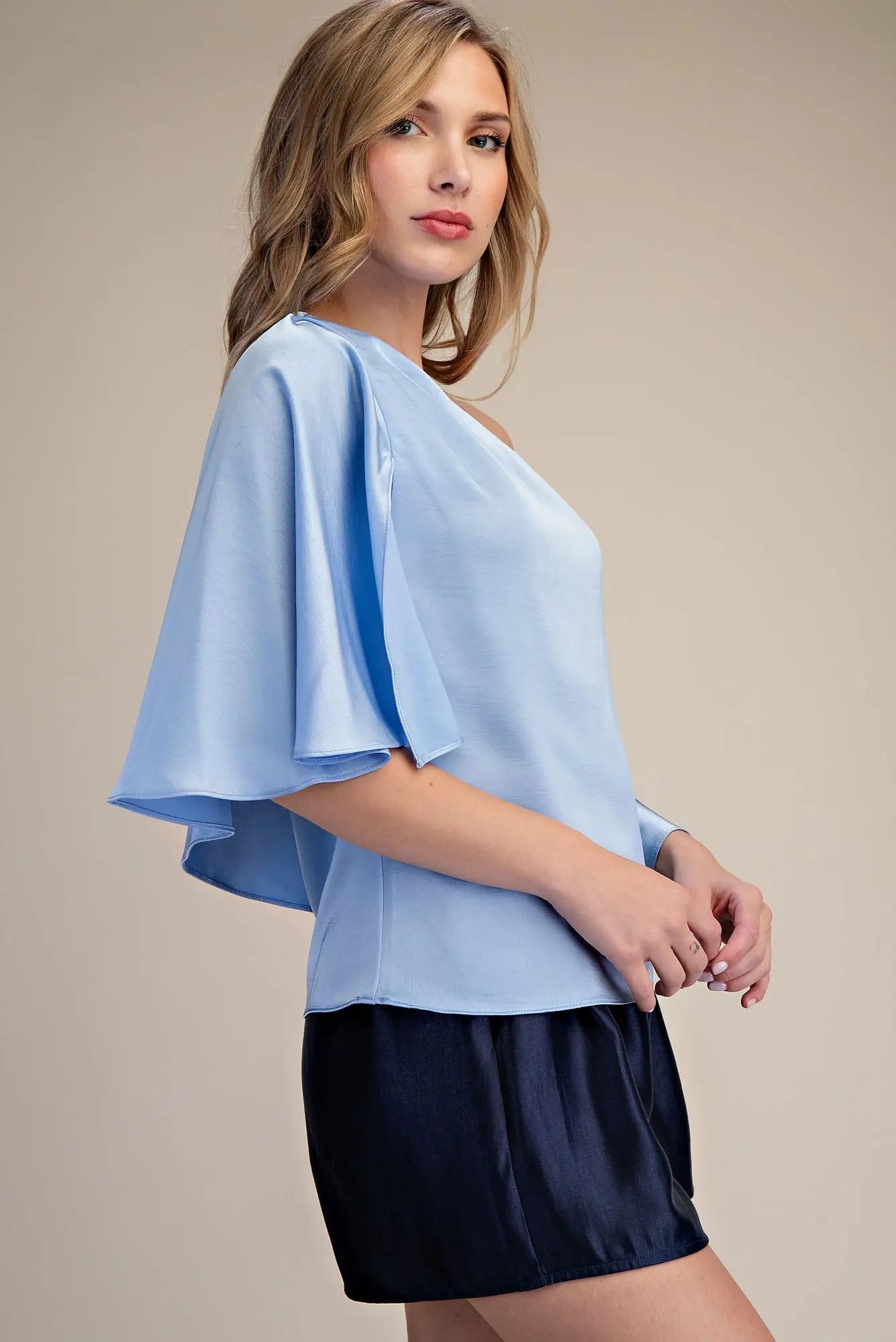 SKY SATIN ONE SHOULDER CAPE TOP