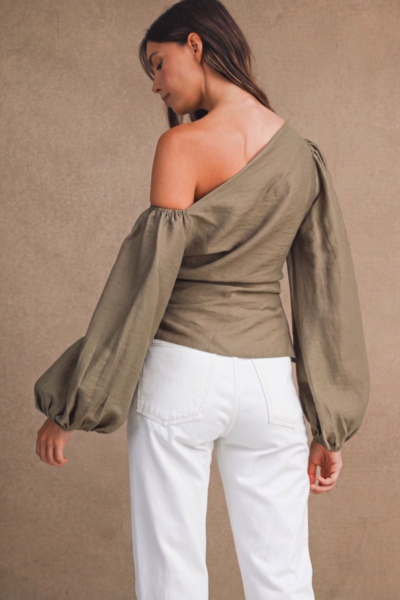 RUCHED ASYMMETRIC BALLOON SLEEVE TOP