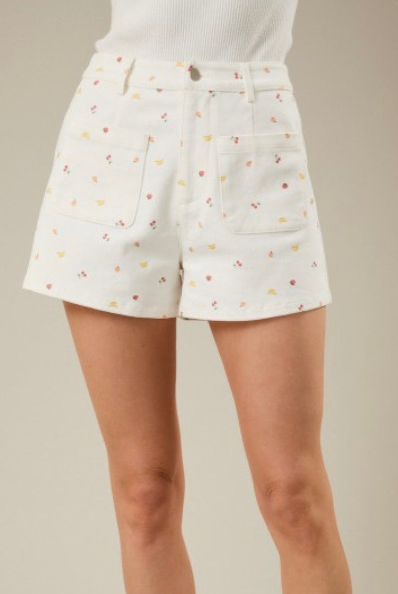CREAM FRUIT PATCH SHORTS