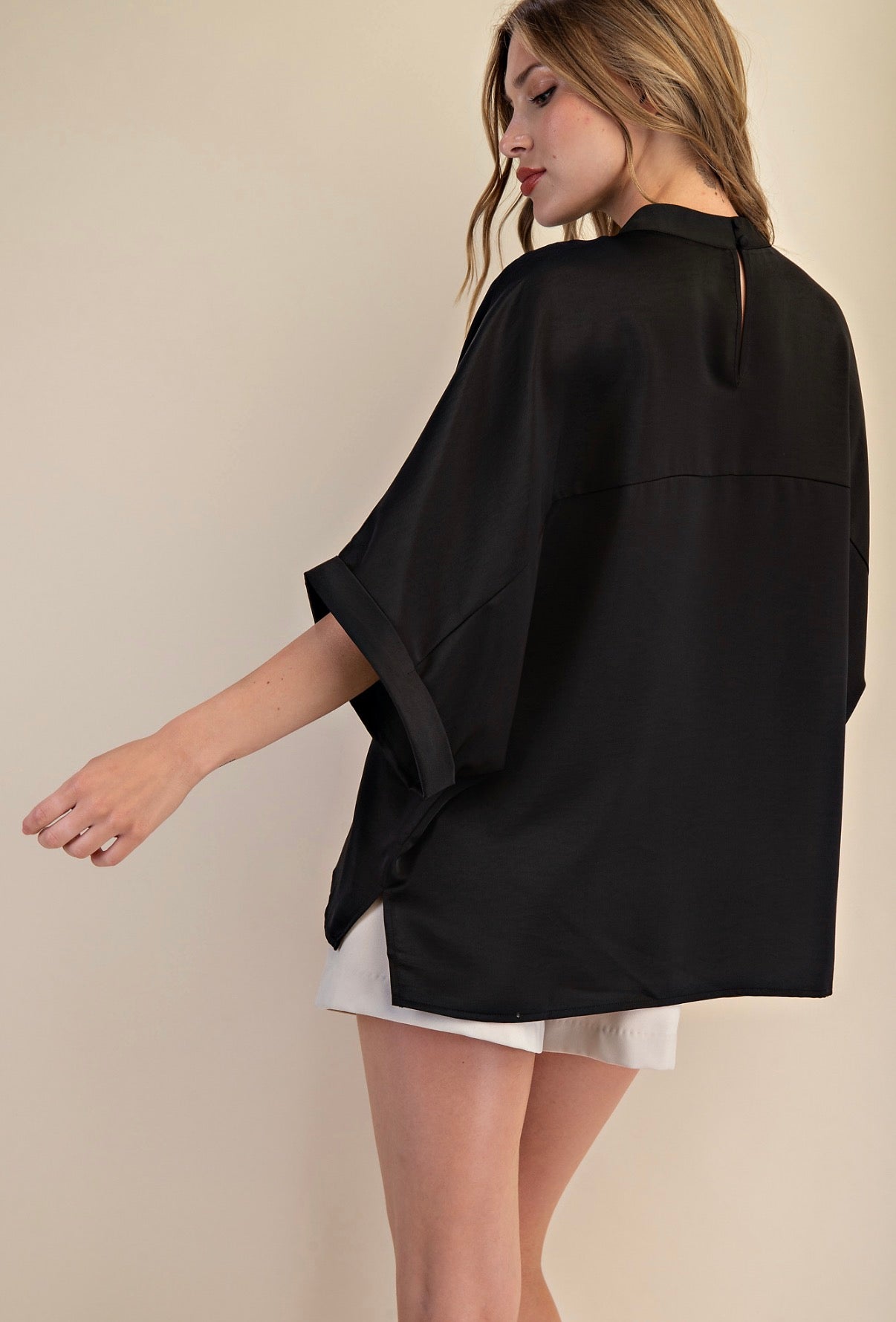 BLACK MOCK NECK OVERSIZE TOP