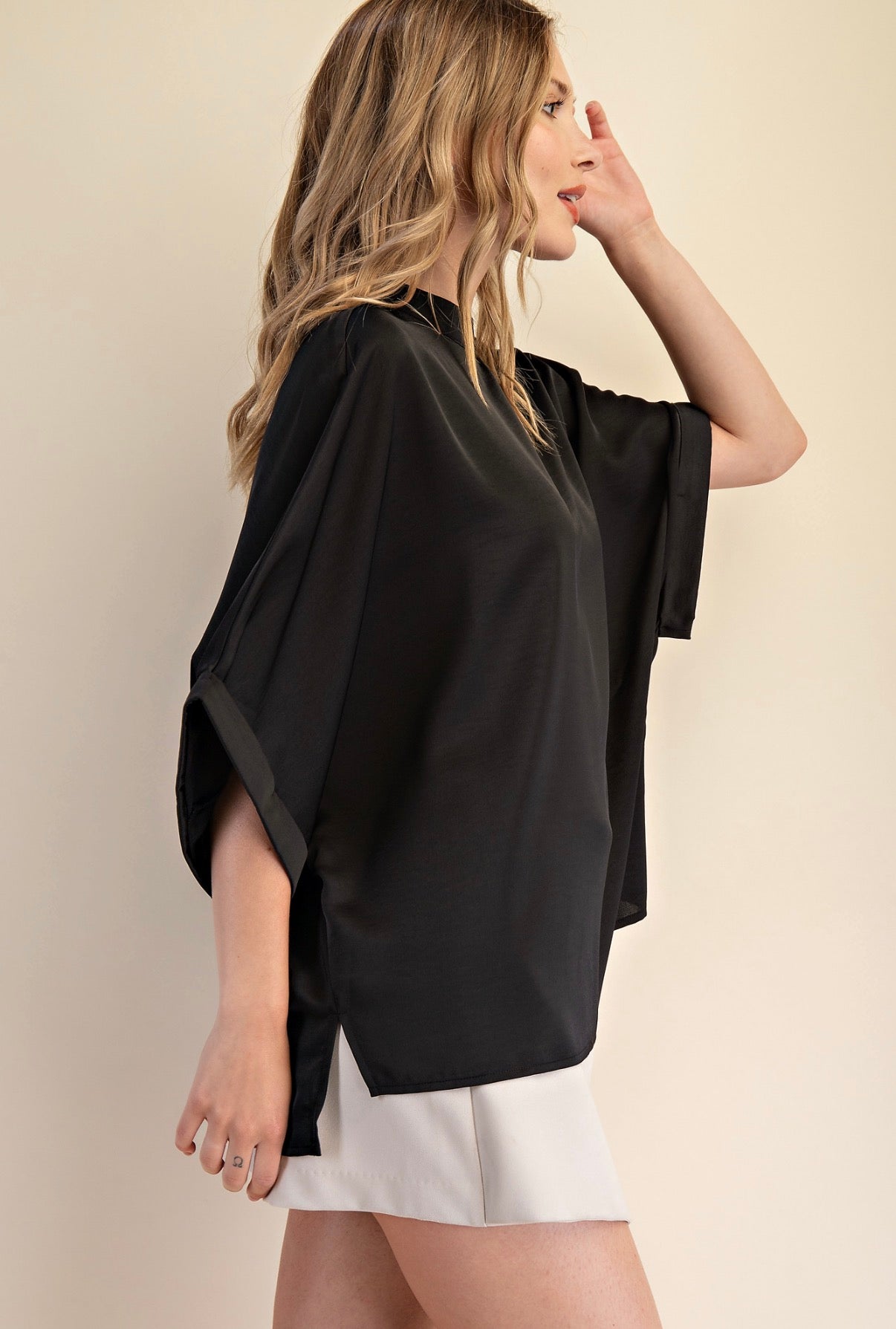 BLACK MOCK NECK OVERSIZE TOP