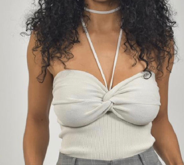 SUÉTER DE PUNTO CON DETALLE EN LA PARTE SUPERIOR