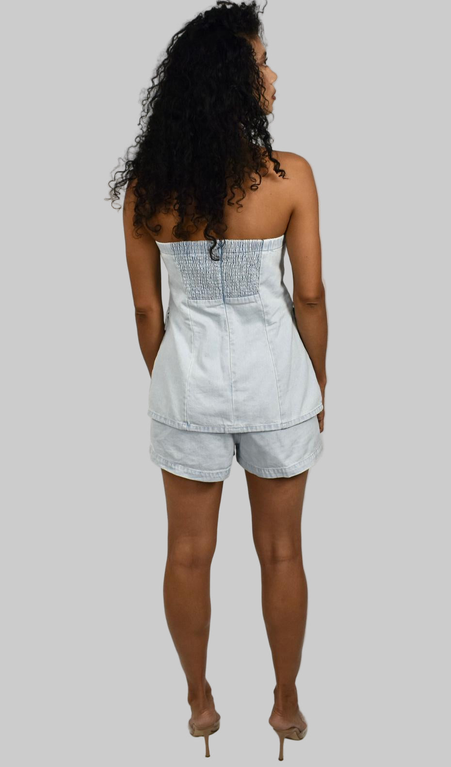 Conjunto de túnica vaquera con detalle de botones de tubo