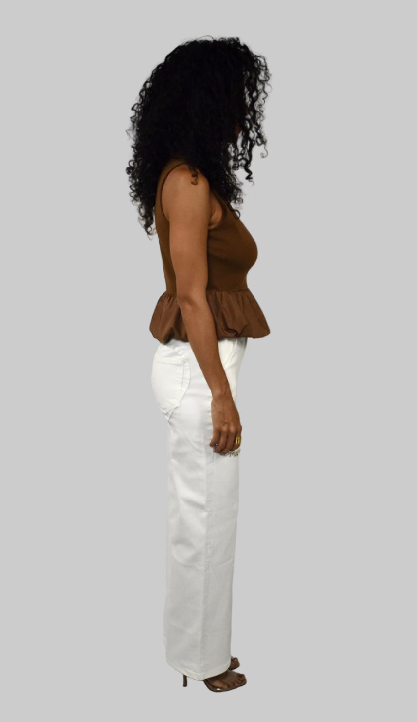 TOP DE CUELLO REDONDO CON BAJO ABUNDANTE