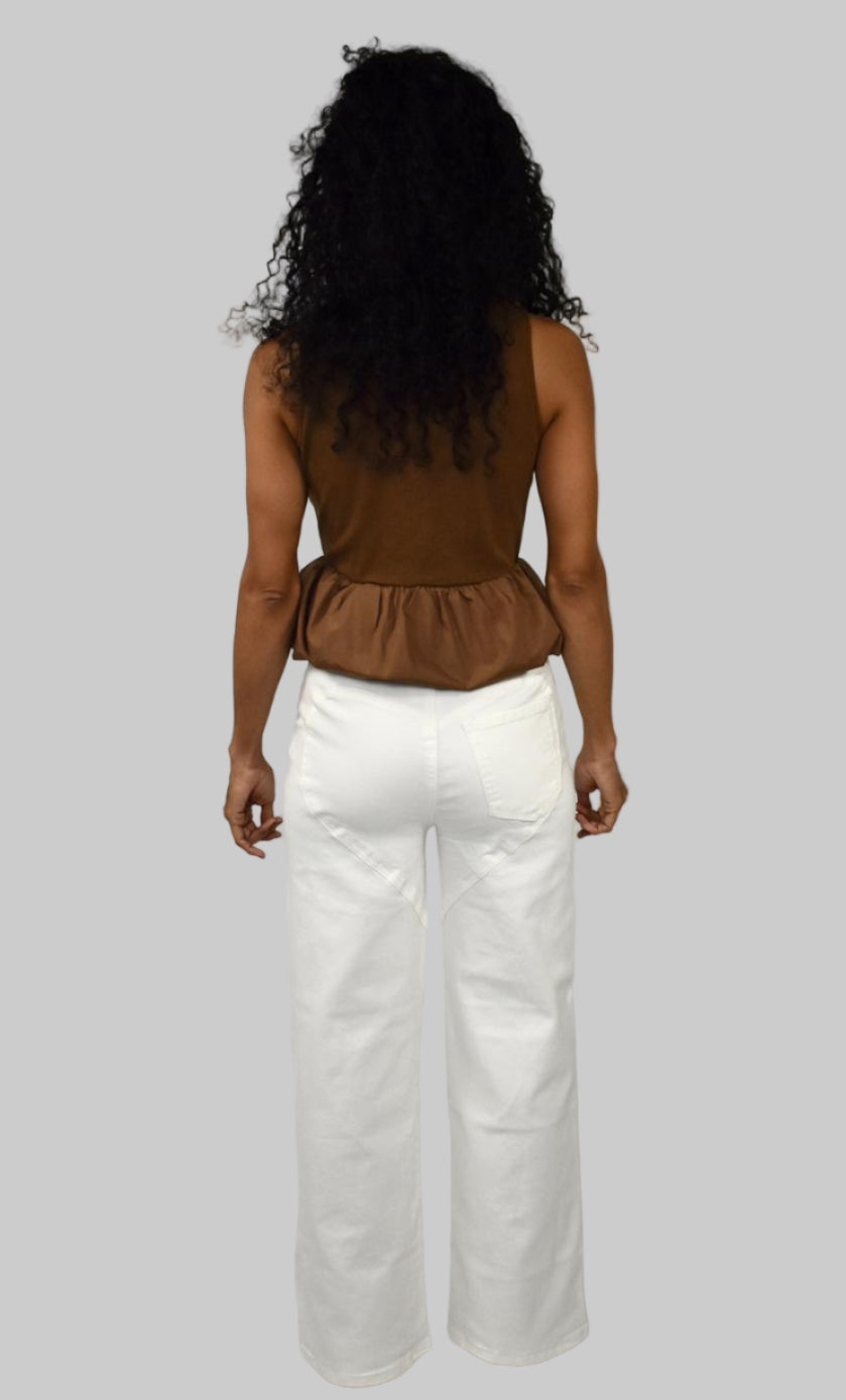 TOP DE CUELLO REDONDO CON BAJO ABUNDANTE