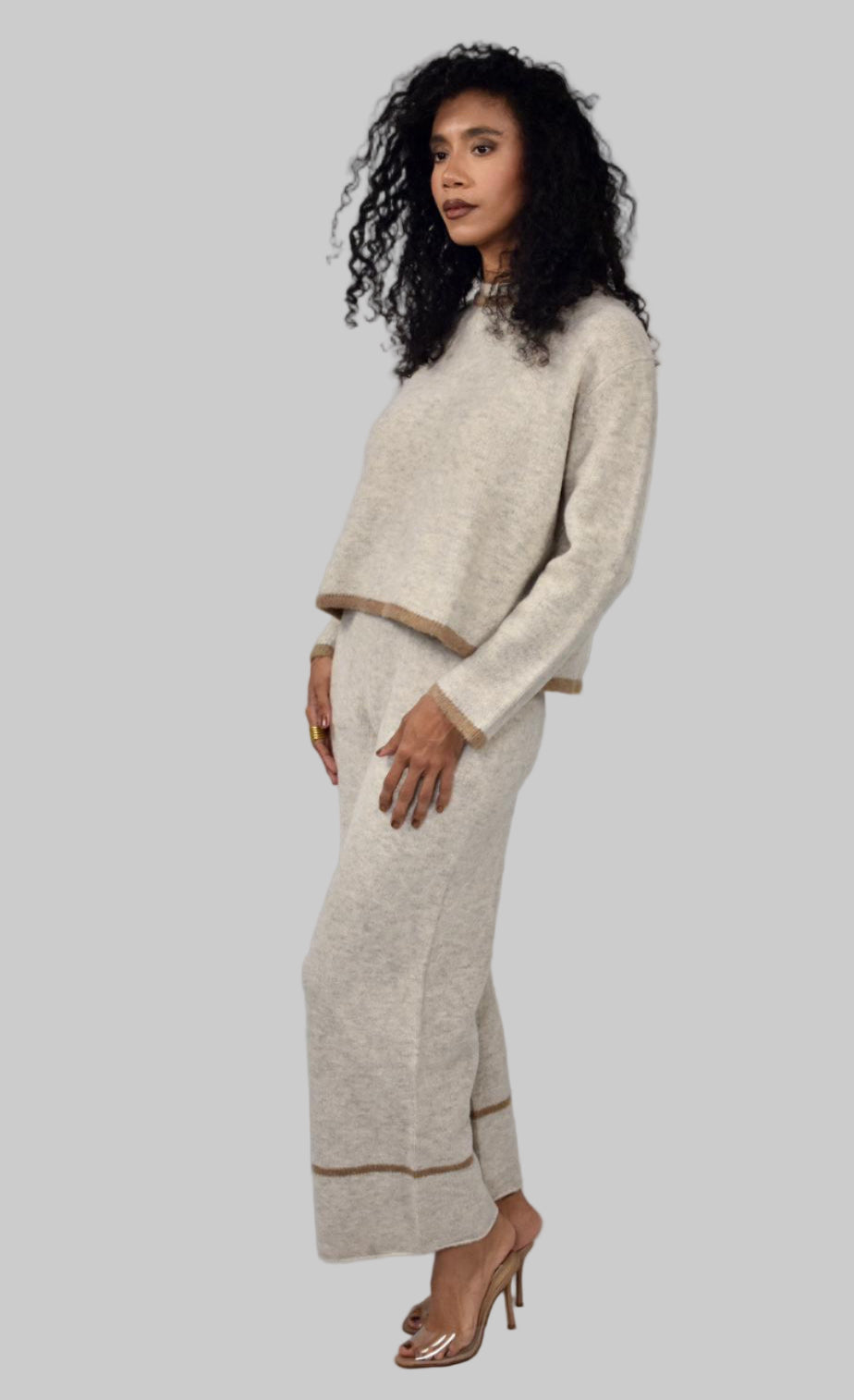 CONJUNTO DE PANTALÓN DE PUNTO + SUDADERA CON DETALLE ABIERTO EN LA ESPALDA