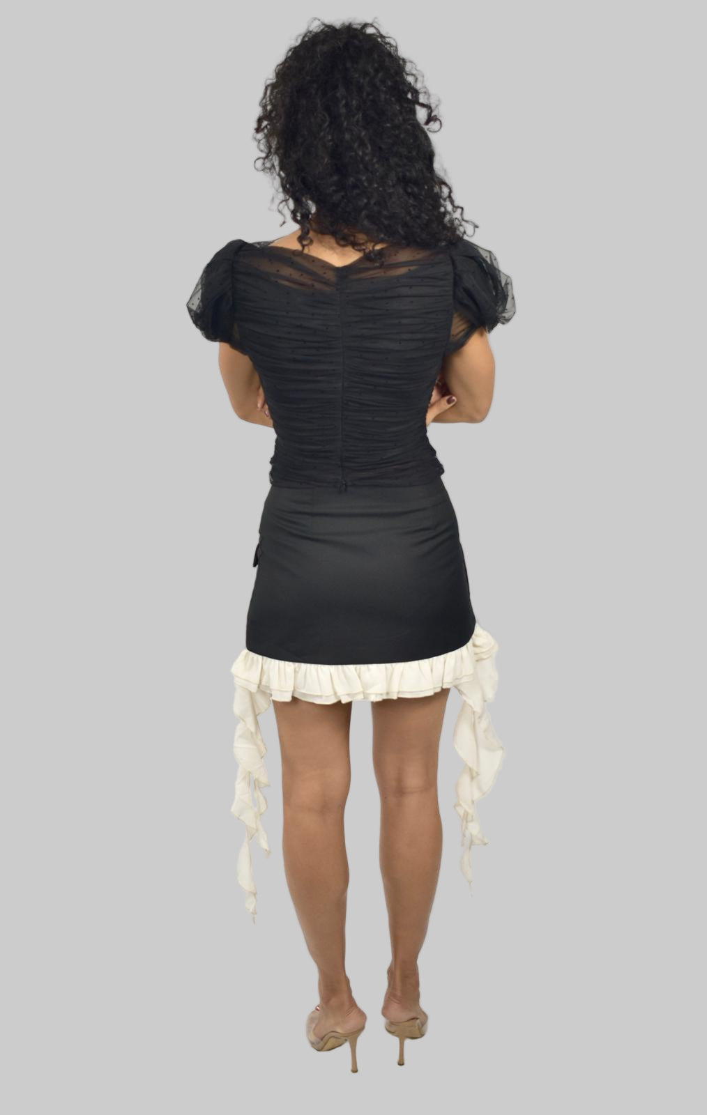 MINIFALDA CON VOLANTES EN CONTRASTE