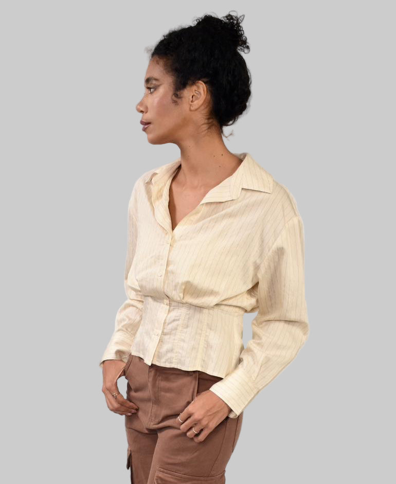 Camisa de doble corsé interior de rayas finas mini con capas.