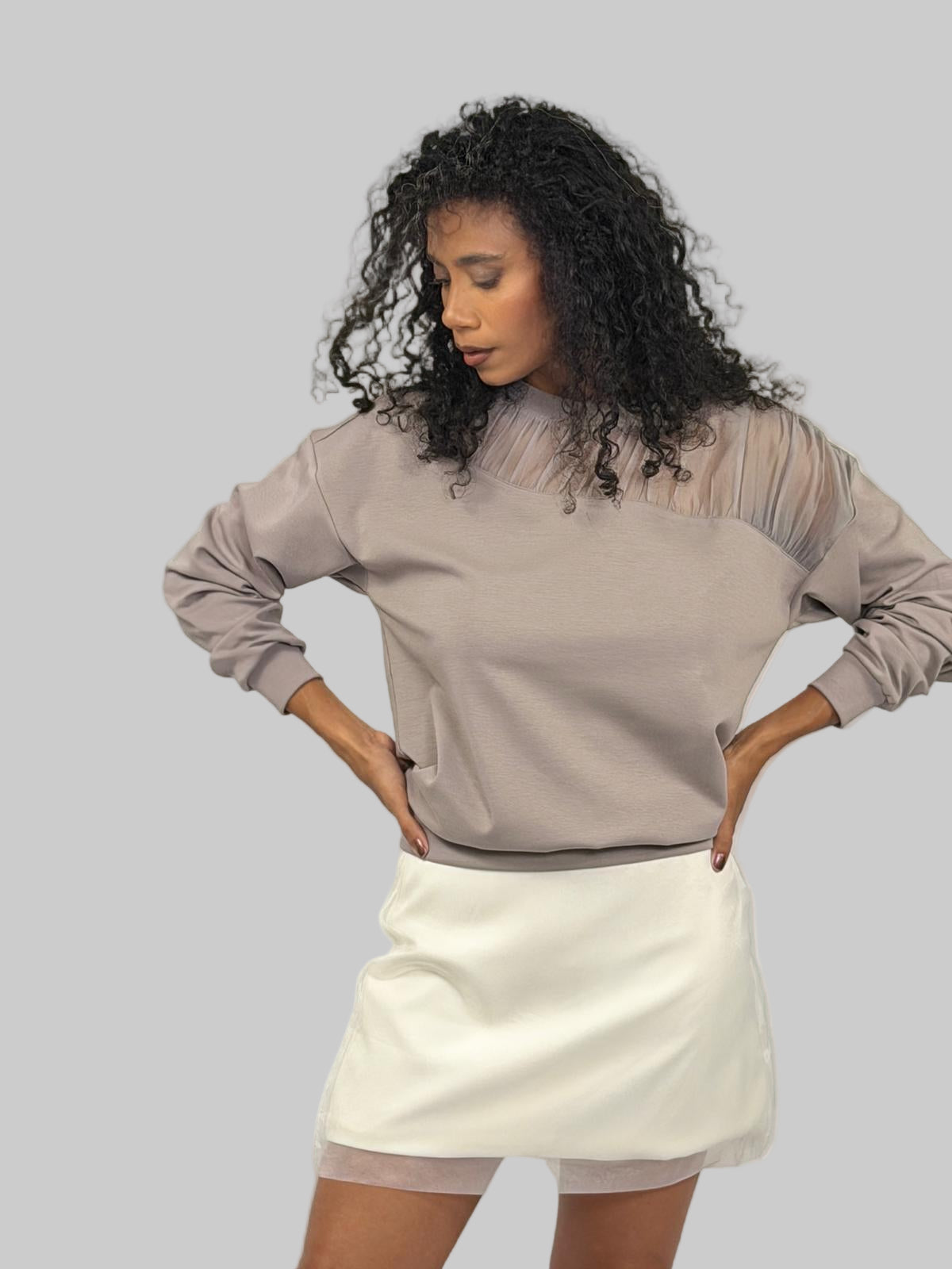 SUDADERA DE HOMBROS SUAVES