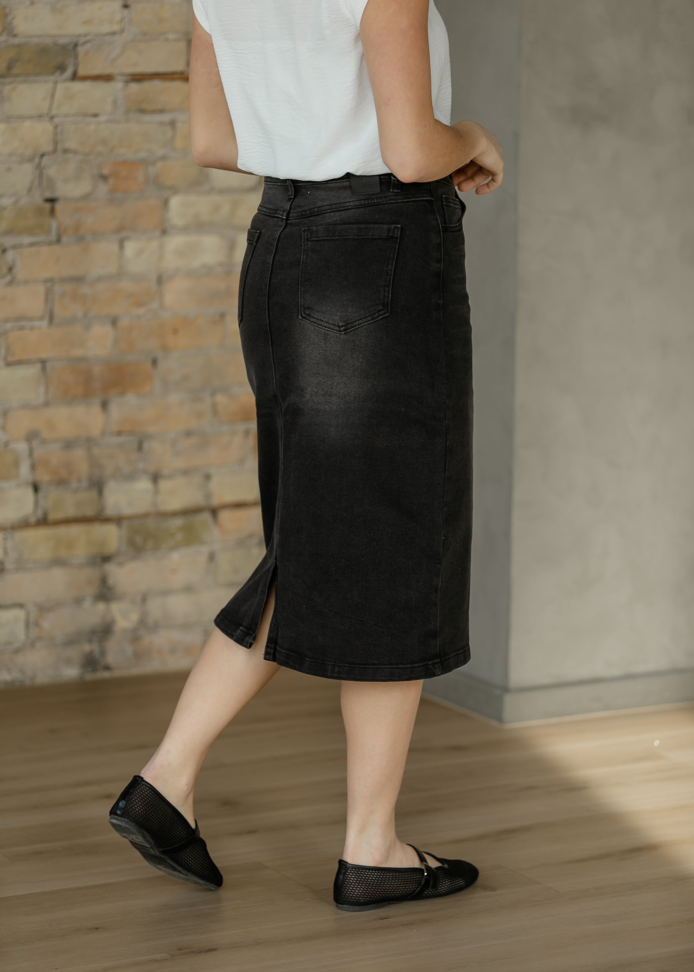 Falda midi de denim negro