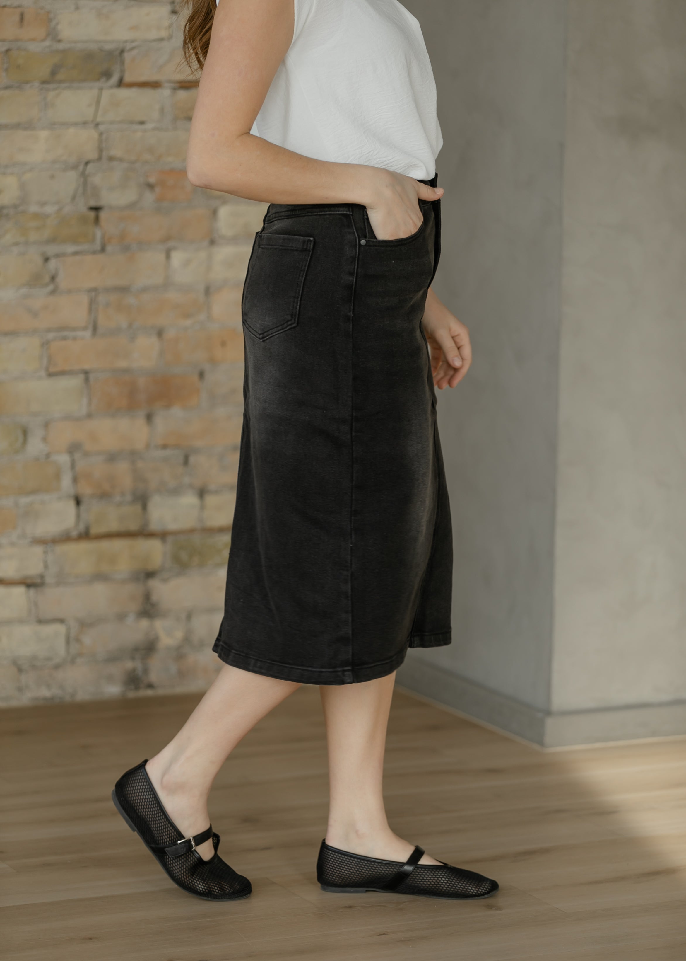 Falda midi de denim negro